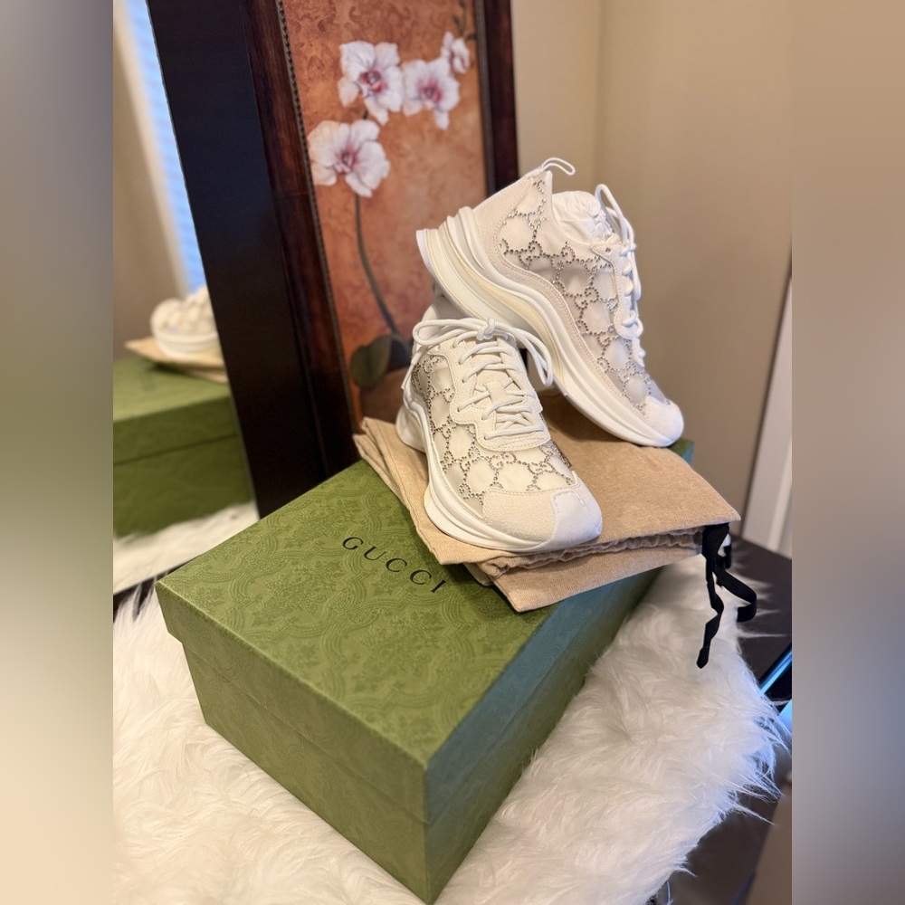 🎀Gucci Women's Run Crystal Sneaker🎀